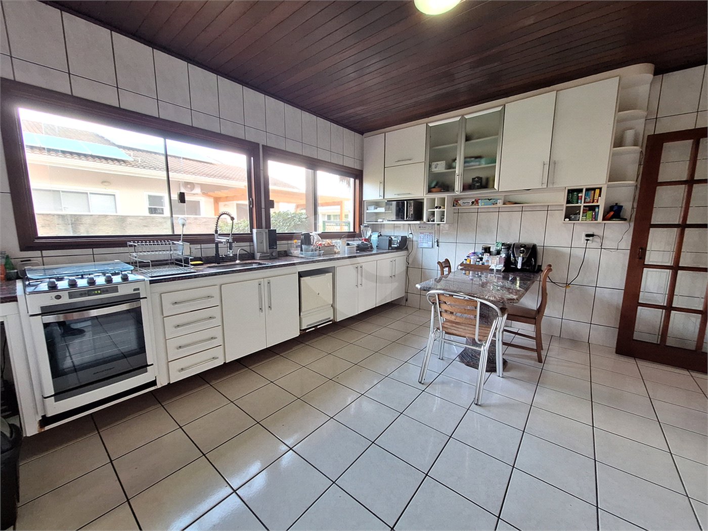 Casa para alugar com 3 quartos, sendo 1 suíte,  no condomínio Estância Marambaia, Vinhedo - SP
