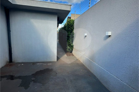 Casa à venda com 3 quartos, sendo 1 suíte,  em Jardim Estoril, Ponta Porã, MS