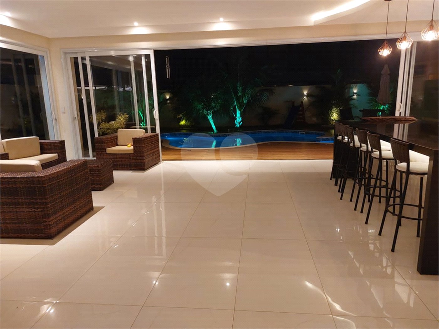 Casa à venda com 3 quartos, sendo 2 suítes, no condomínio Alphaville Nova Esplanada 4, Votorantim - SP