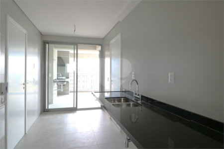 Apartamento à venda com 3 suítes em Moema, São Paulo, SP