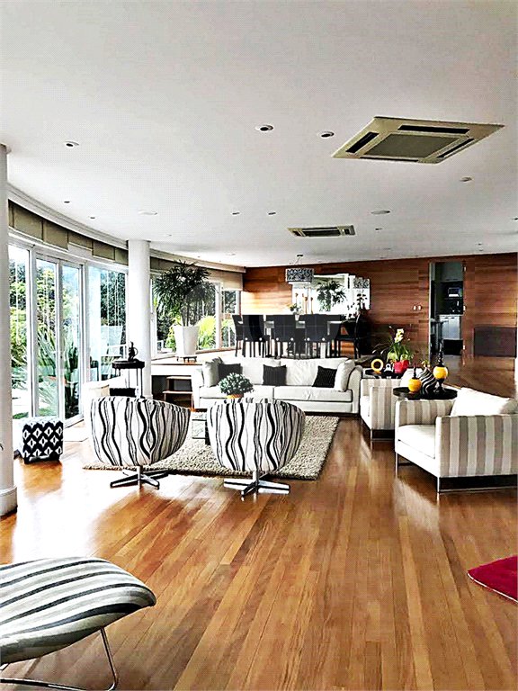 Casa à venda com 4 suítes no condomínio Residencial Jd. Ibiratiba, São Paulo - SP
