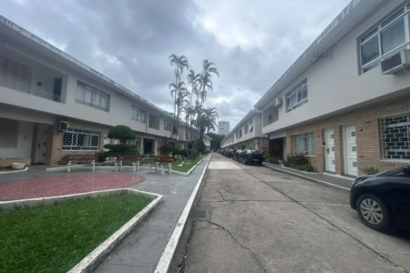 Casa com 2 dormitórios para alugar, 120 m² por R$ 5.000,00/mês - Encruzilhada - Santos/SP
