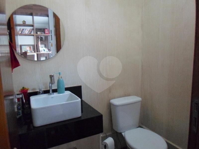 Casa à venda com 3 quartos, sendo 1 suíte,  no condomínio Fernandes, São Paulo - SP