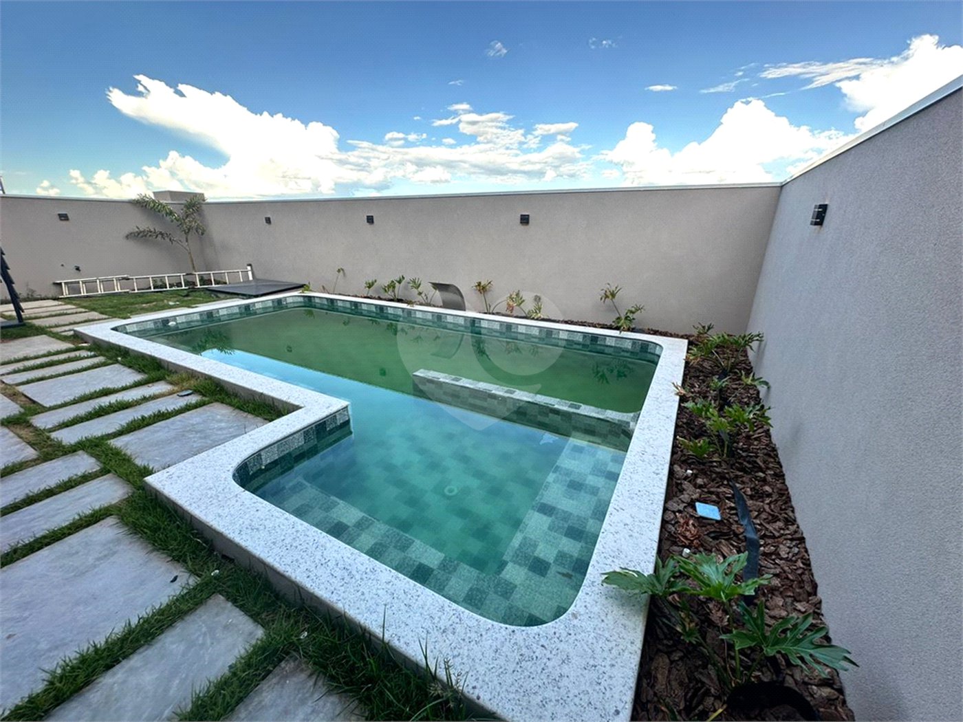 Casa à venda com 3 suítes em Village do Lago, Três Lagoas, MS