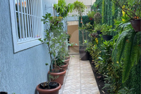 Sobrado à venda com 4 quartos, sendo 1 suíte,  em Jardim Las Vegas, Santo André, SP