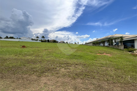 Terreno à venda no condomínio Residencial Saint Charbel, Araçoiaba da Serra - SP