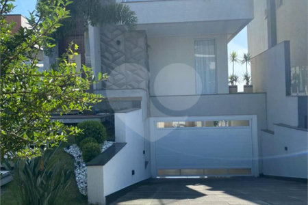 Casa à venda com 4 quartos, sendo 3 suítes, no condomínio Brisa 1, Mogi das Cruzes - SP
