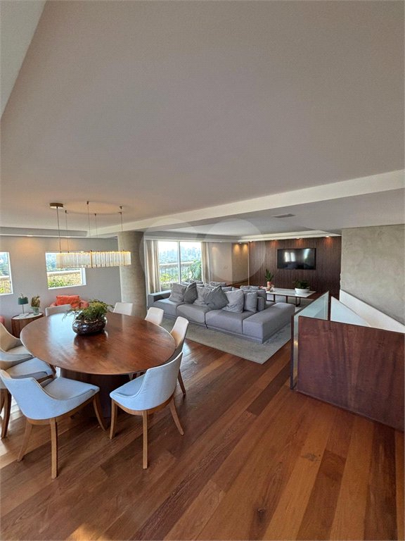 Apartamento à venda com 3 quartos, sendo 1 suíte, em Cerqueira César, São Paulo, SP