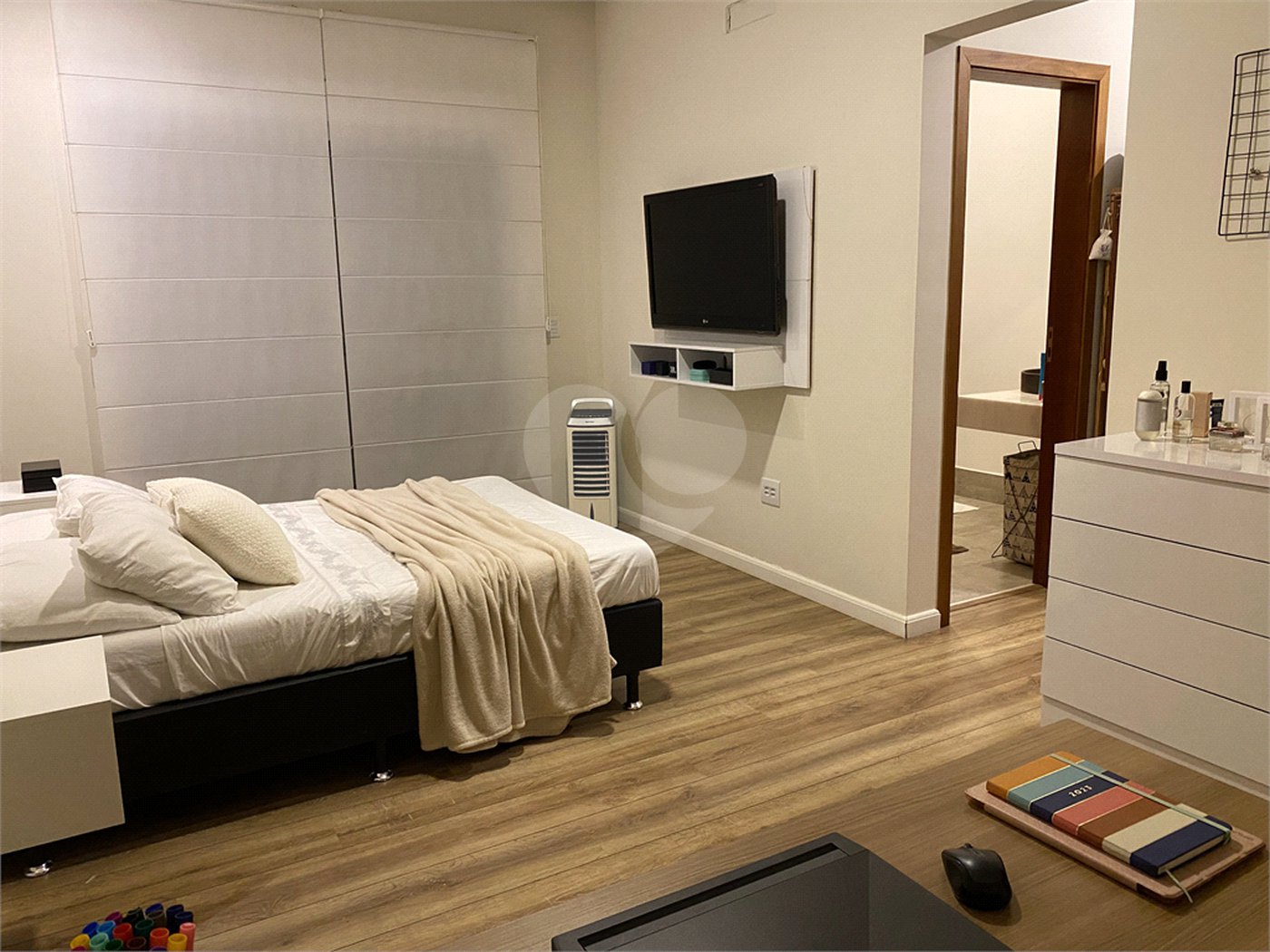 Casa à venda com 3 suítes no condomínio Jardim Primavera, Louveira - SP