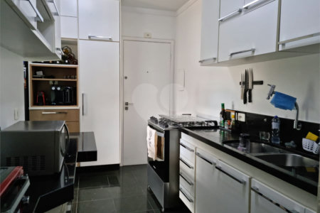 Apartamento à venda com 3 quartos, sendo 1 suíte, em Vila Olímpia, São Paulo, SP