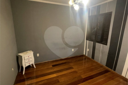 Casa à venda com 5 quartos, sendo 3 suítes, no condomínio Recanto das Palmeiras, Rio de Janeiro - RJ
