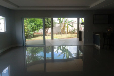 Casa à venda com 4 quartos, sendo 3 suítes,  no condomínio Residencial Montreal, São Carlos - SP