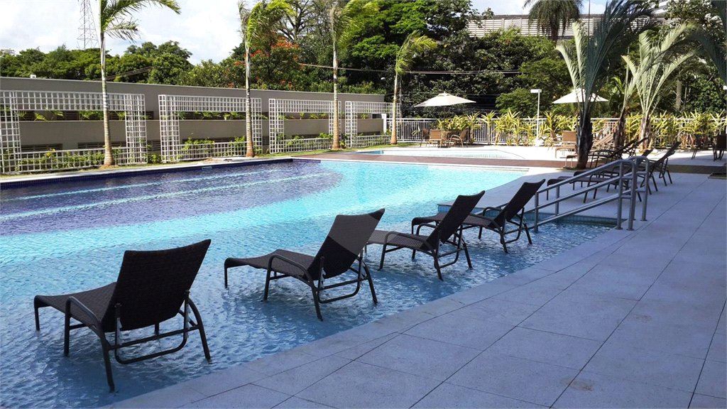 Apartamento à venda com 3 quartos, sendo 1 suíte,  em Vila Anastácio, São Paulo, SP