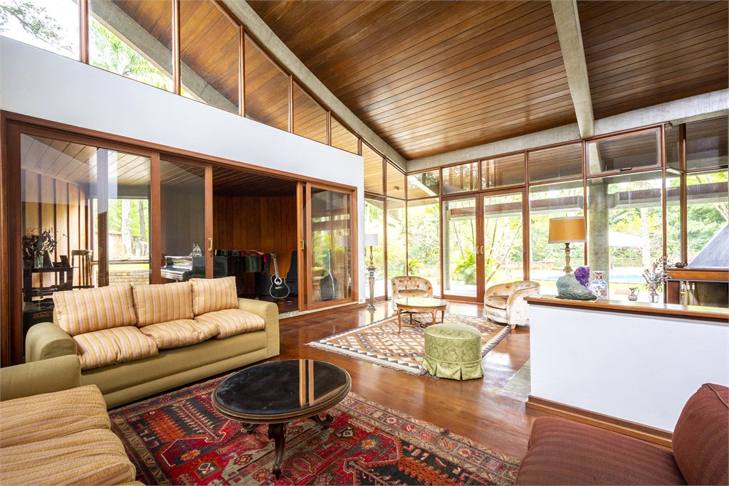 Casa à venda com 3 suítes no condomínio Chácara Flora, São Paulo - SP