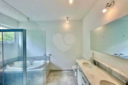 Casa à venda com 4 suítes no condomínio Recanto Impla, Carapicuíba - SP