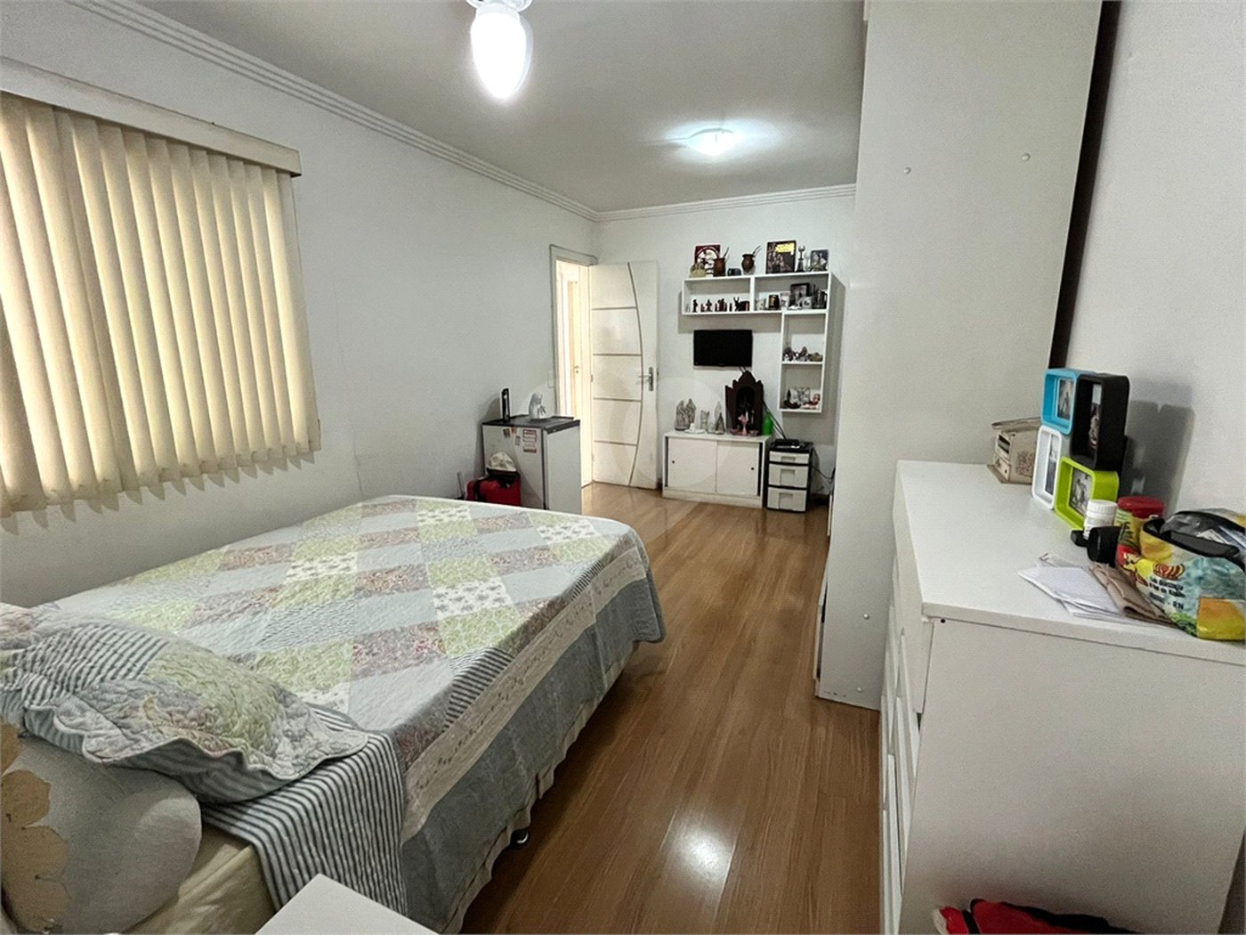 Casa à venda com 3 quartos, sendo 2 suítes, no condomínio Laura Serra, Rio de Janeiro - RJ