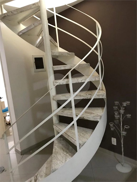 Casa à venda com 5 quartos, sendo 3 suítes, no condomínio Mansões da Prata, Rio de Janeiro - RJ