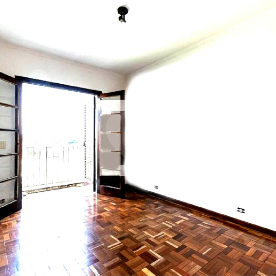 Casa à venda com 4 quartos, sendo 2 suítes, em Indianópolis, São Paulo, SP