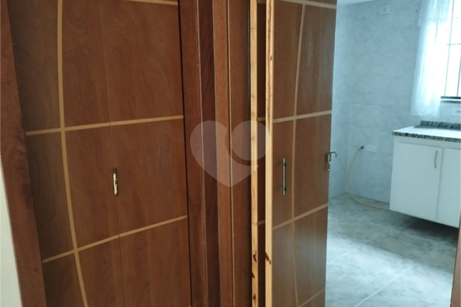 Casa à venda com 3 quartos, sendo 1 suíte, no condomínio Residencial Jardim das Palmas, São Paulo - SP