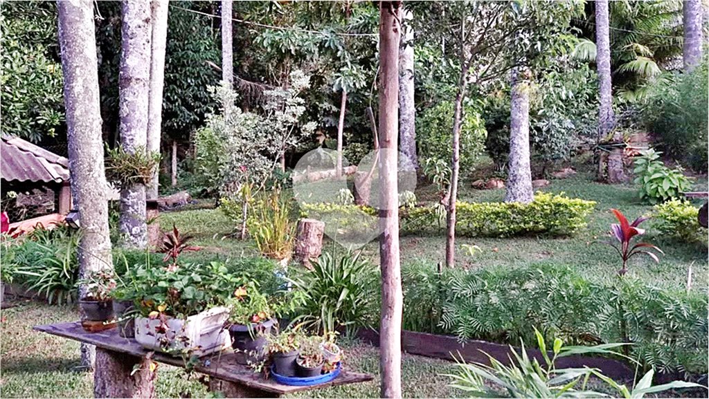 Casa à venda com 6 quartos, sendo 2 suítes, no condomínio Associação Reserva das Hortênsias, Mairiporã - SP