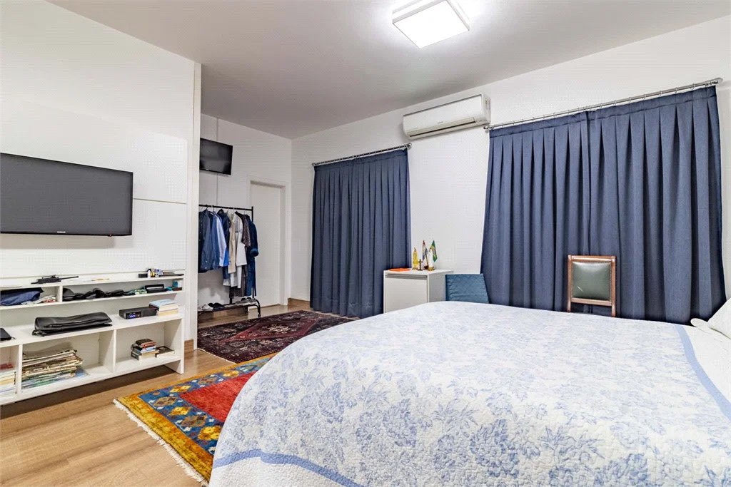 Casa à venda com 7 quartos, sendo 5 suítes, em Morumbi, São Paulo, SP