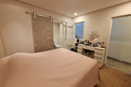 Casa à venda com 3 quartos, sendo 1 suíte, em Chora Menino, São Paulo, SP
