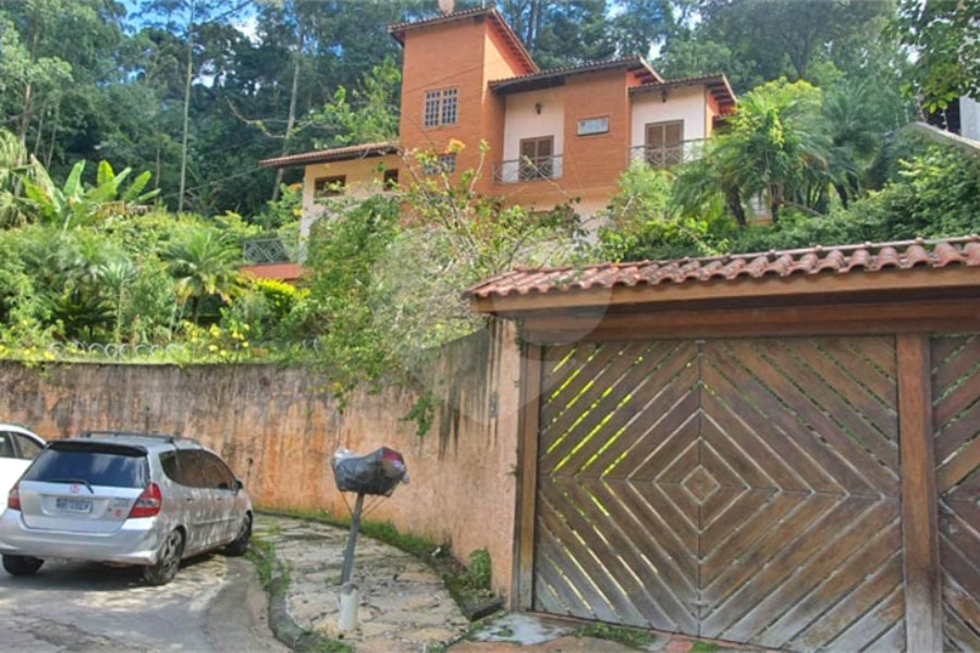 Sobrado à venda ou para alugar com 5 quartos, sendo 3 suítes, em Serra da Cantareira, São Paulo, SP