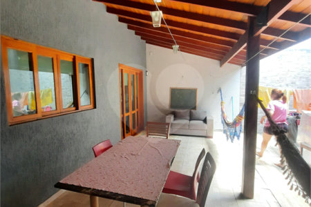 Sobrado à venda com 3 quartos, sendo 1 suíte,  em Jardim Nathalie, Mogi das Cruzes, SP