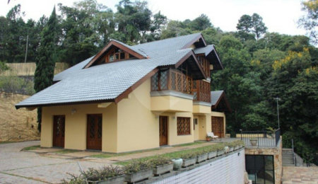 Sobrado à venda com 7 quartos, sendo 5 suítes,  no Centro, Mairiporã, SP