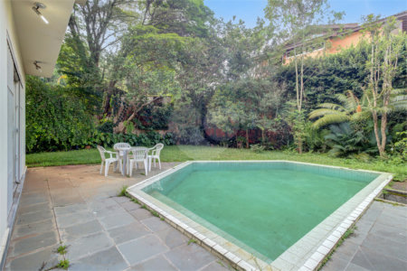 Casa à venda com 4 quartos, sendo 3 suítes, em Jardim Marajoara, São Paulo, SP