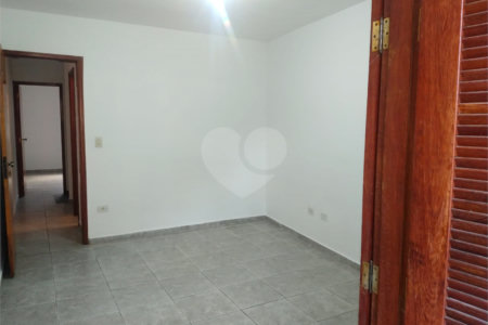 Sobrado à venda com 3 quartos, sendo 1 suíte, em Parque Ramos Freitas, São Paulo, SP