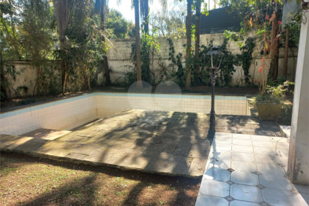Casa à venda com 3 quartos, sendo 2 suítes, em Morumbi, São Paulo, SP