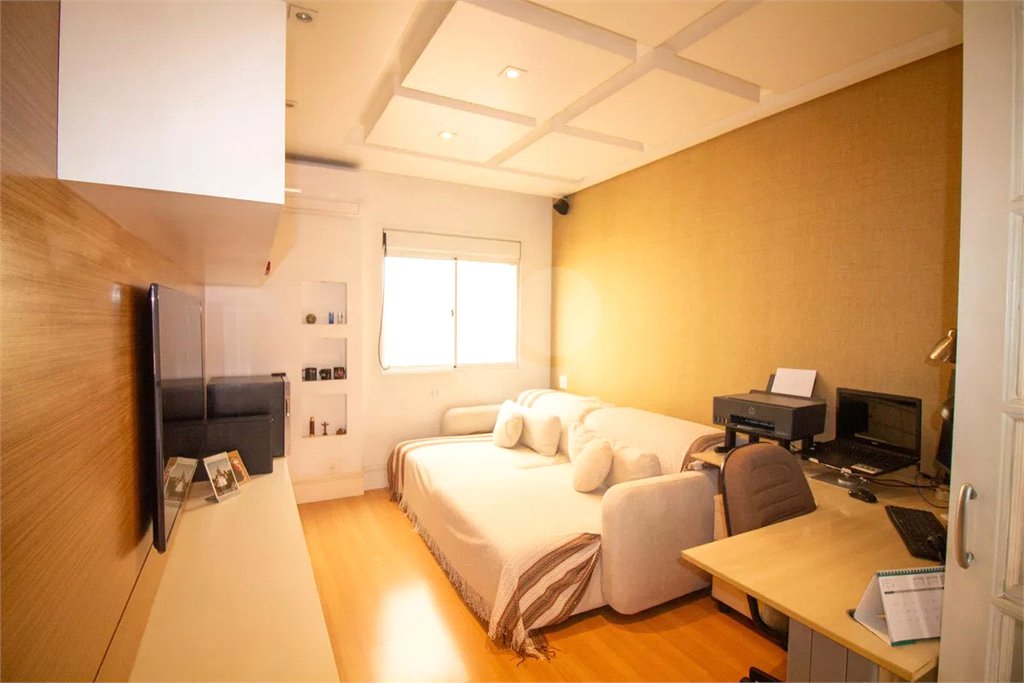 Casa à venda com 4 quartos, sendo 3 suítes, no condomínio Residencial Sans Souci, São Paulo - SP