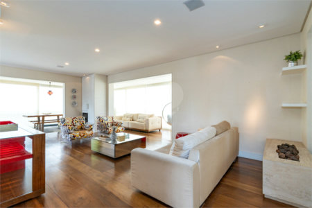 Apartamento à venda com 3 suítes em Vila Nova Conceição, São Paulo, SP