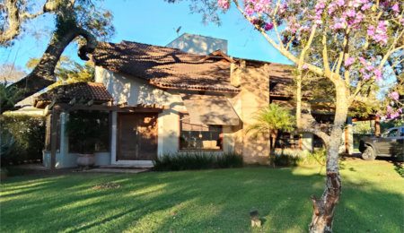 Casa à venda com 7 quartos, sendo 4 suítes,  no condomínio Riviera de Santa Cristina XIII, Paranapanema - SP