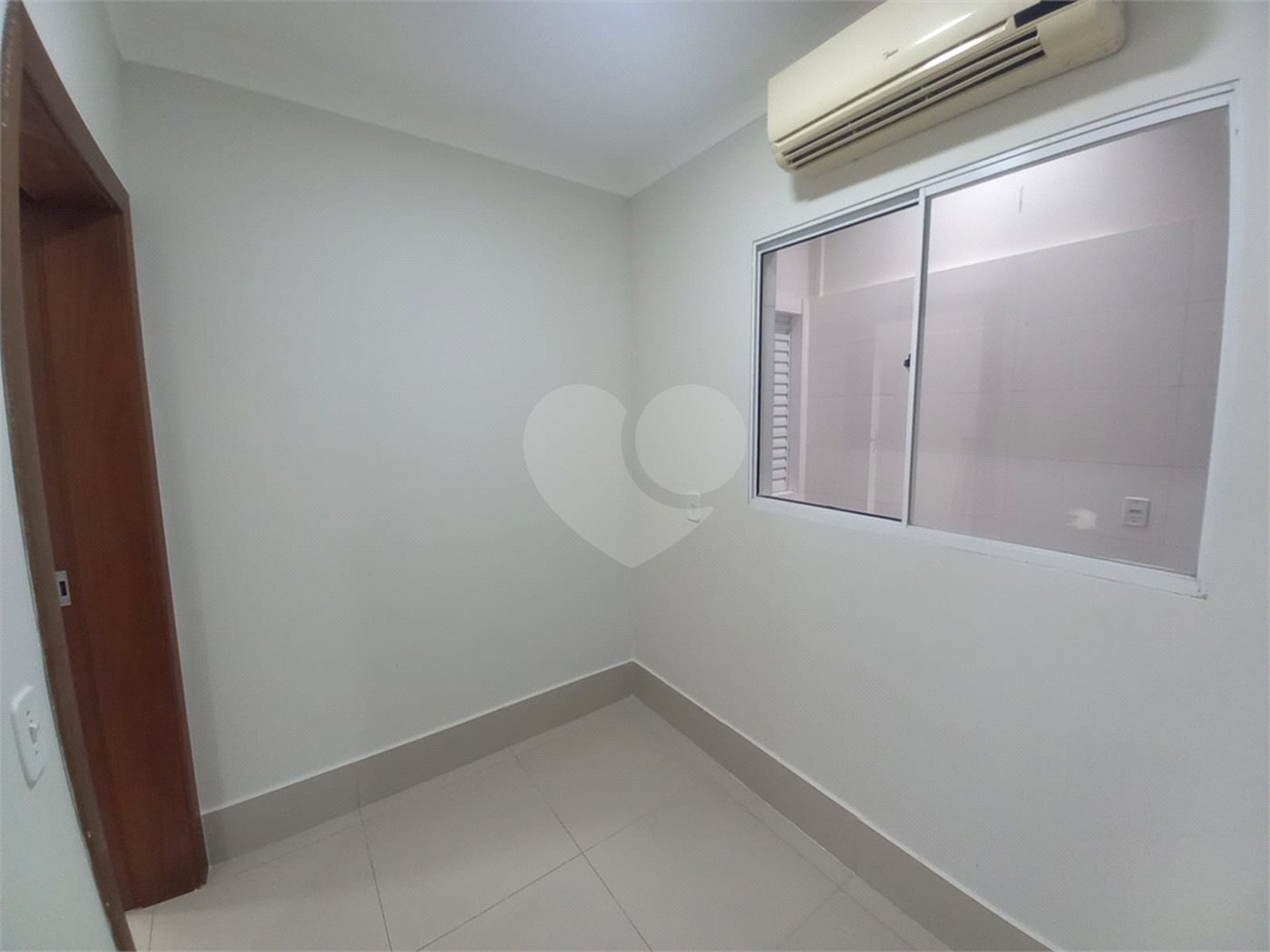 Casa à venda com 3 quartos, sendo 1 suíte, no condomínio Terra Nova, Várzea Grande - MT
