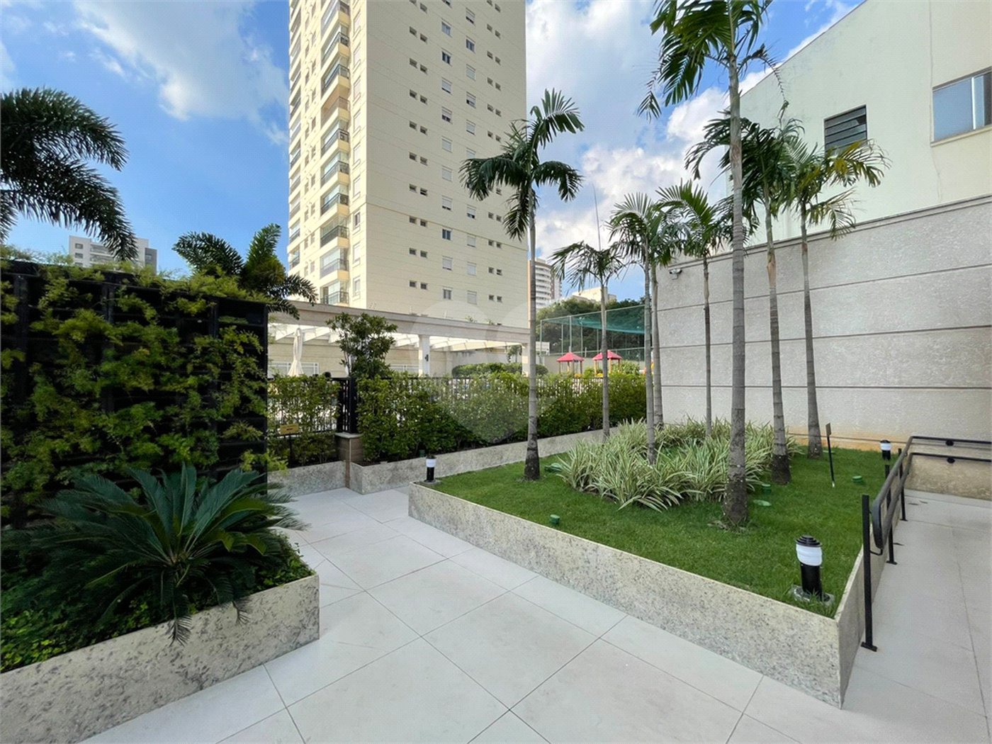 Apartamento à venda com 3 suítes em Vila Romana, São Paulo, SP