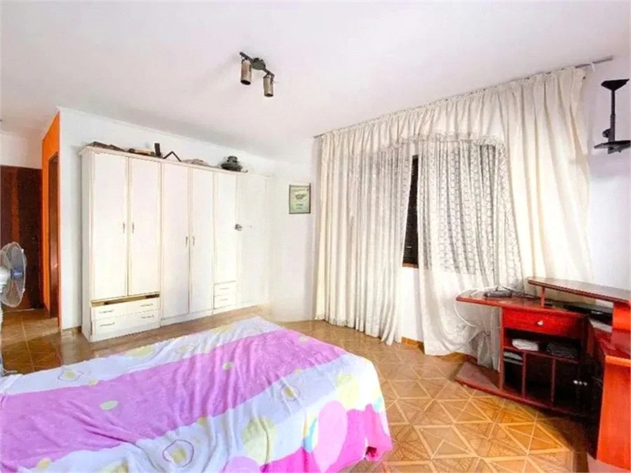 Sobrado à venda com 4 quartos em Vila Ipojuca, São Paulo, SP