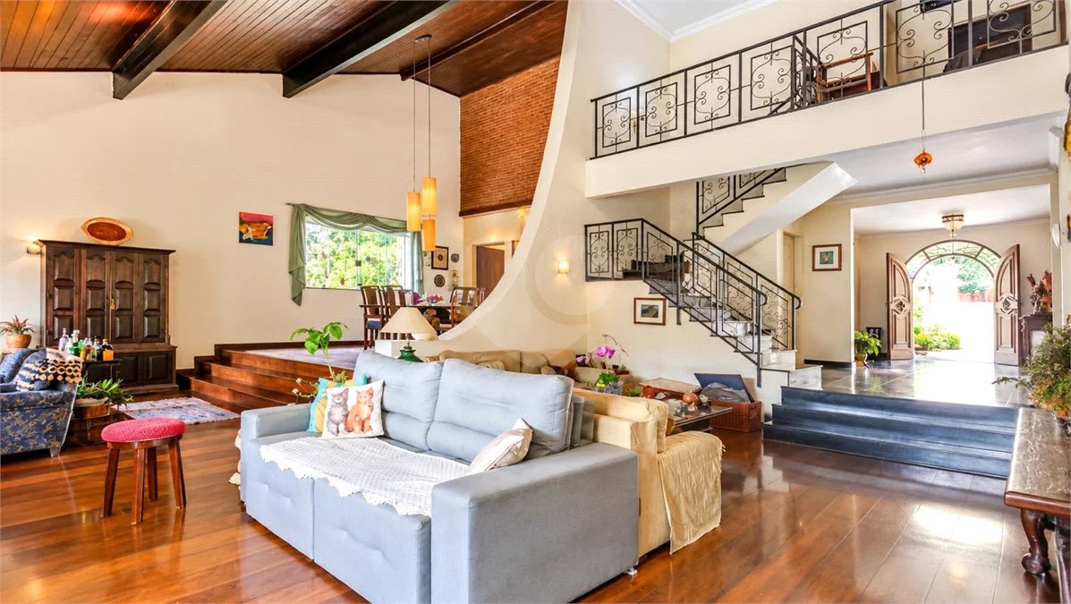 Casa à venda com 5 quartos, sendo 4 suítes, em Interlagos, São Paulo, SP