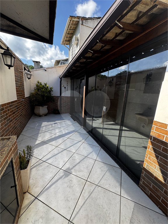 Casa à venda com 3 quartos, sendo 1 suíte, no condomínio Village da Posse, Rio de Janeiro - RJ
