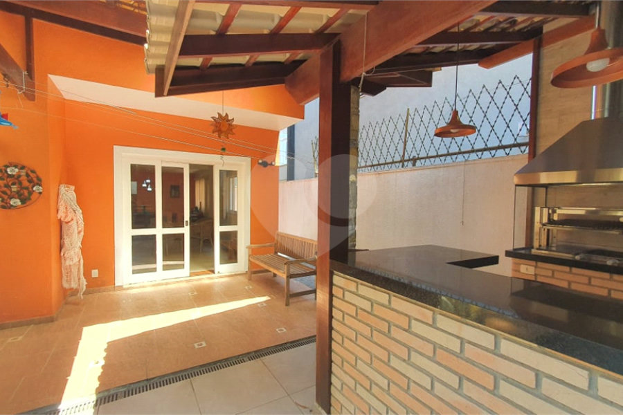 Casa à venda com 3 quartos, sendo 2 suítes, no condomínio Cond Jardim Itatinga, São Paulo - SP