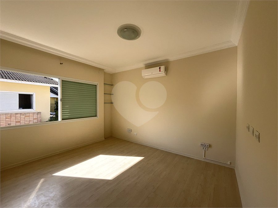 Casa para alugar com 4 quartos, sendo 2 suítes, no condomínio Porto Fino, São Paulo - SP
