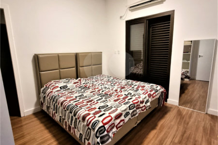 Casa à venda com 8 quartos, sendo 6 suítes,  no condomínio Acapulco, Guarujá - SP