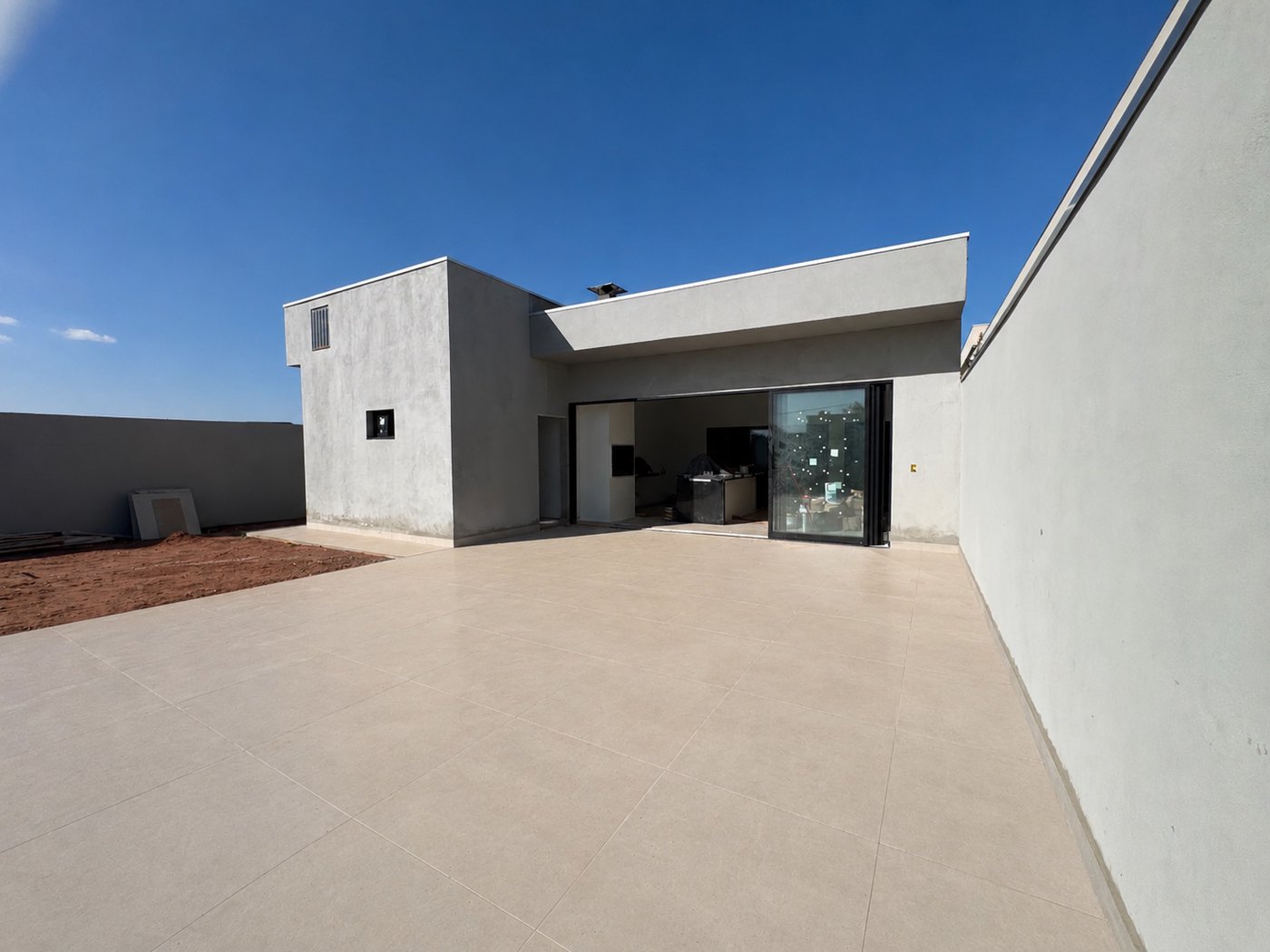 Casa à venda com 3 quartos, sendo 1 suíte,  em Residencial Costa Leste, Três Lagoas, MS