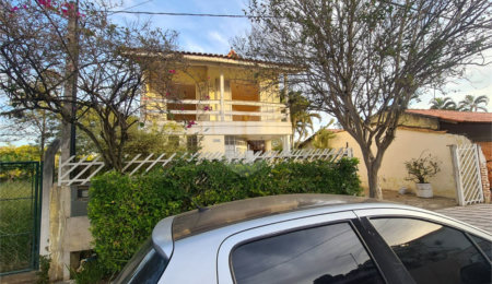 Casa à venda com 3 quartos, sendo 1 suíte,  no Centro, Araçoiaba da Serra, SP