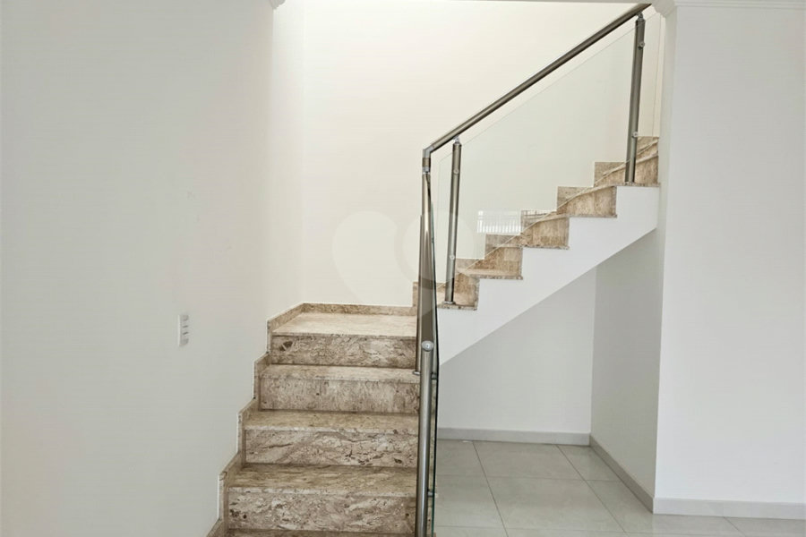 Sobrado à venda com 3 quartos, sendo 1 suíte, em Vila Romero, São Paulo, SP