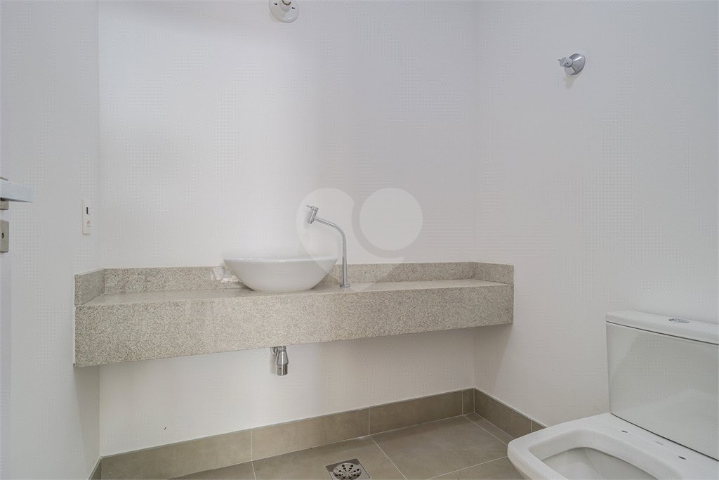Casa à venda ou para alugar com 3 suítes no condomínio Jardim Flora, São Paulo - SP