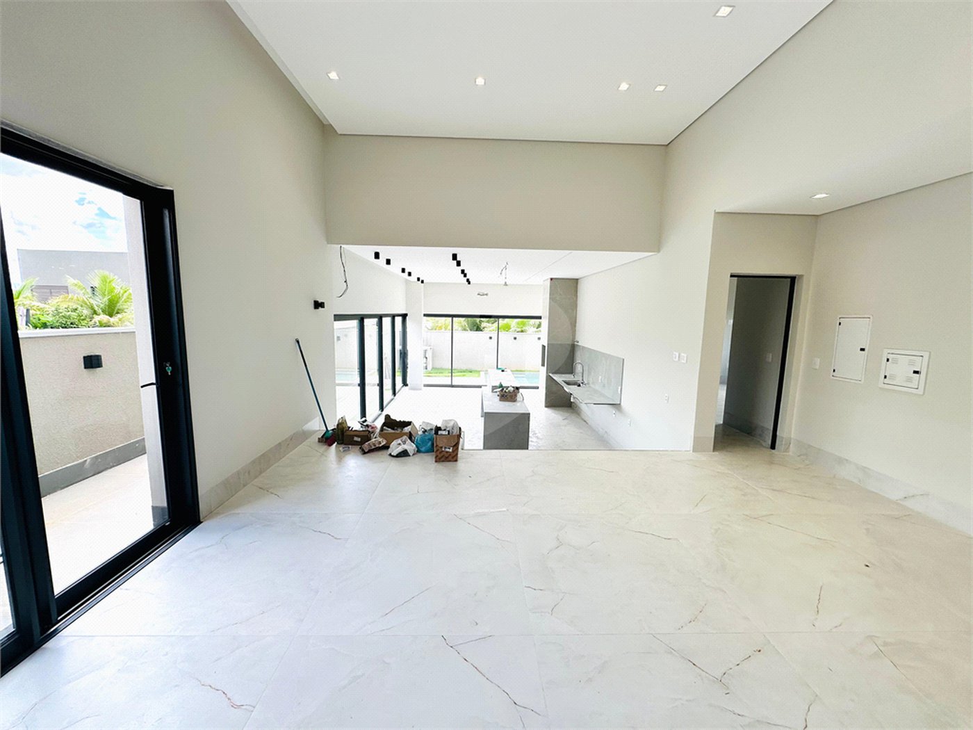 Casa à venda com 3 suítes no condomínio Villa Jardim, Cuiabá - MT