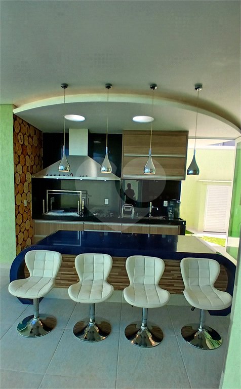 Casa à venda com 3 suítes no condomínio Figueira Garden, Atibaia - SP