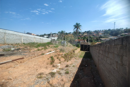 Terreno 810 metros à venda em Atibaia com projeto aprovado exclusivo de alto padrão com construção inacabada